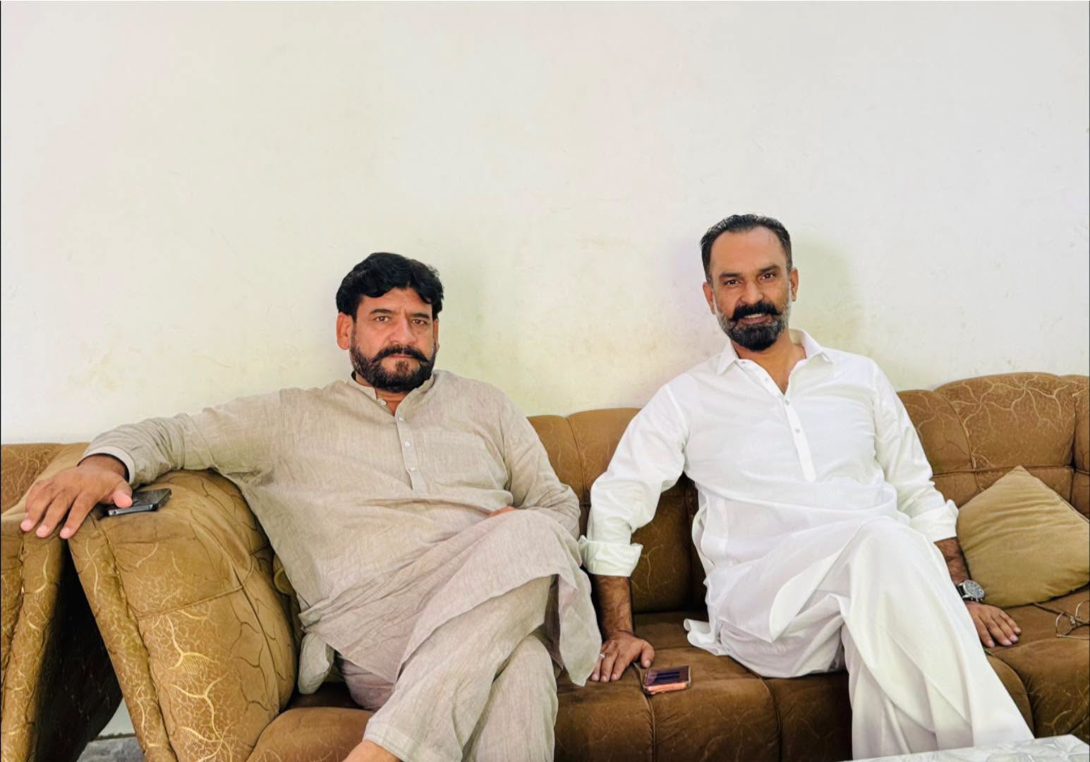 ایک خوبصورت تصویر
مرکزی سینئر رہنما عوامی MNA این اے 106 ٹوبہ ٹیک سنگھ چوہدری خالد نواز سدھرآئچ ، سیاسی و سماجی شخصیت حاجی توقیر احمد سدھرآئچ