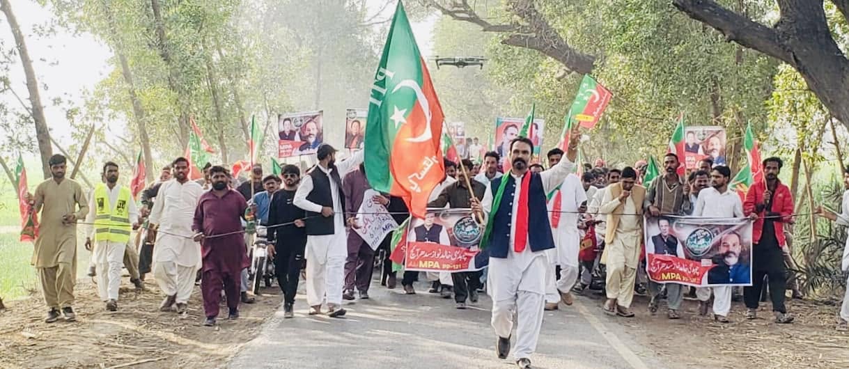  چوہدری خالد نواز سدھرآ یئچ امیدوار براے ایم پی اے و ایم این اے  کی الیکشن کراو ملک بچاو مہنگائی بیروزگاری لاقانونیت کے خلاف احتجاجی ریلی کی قیادت کرتے ہوئے